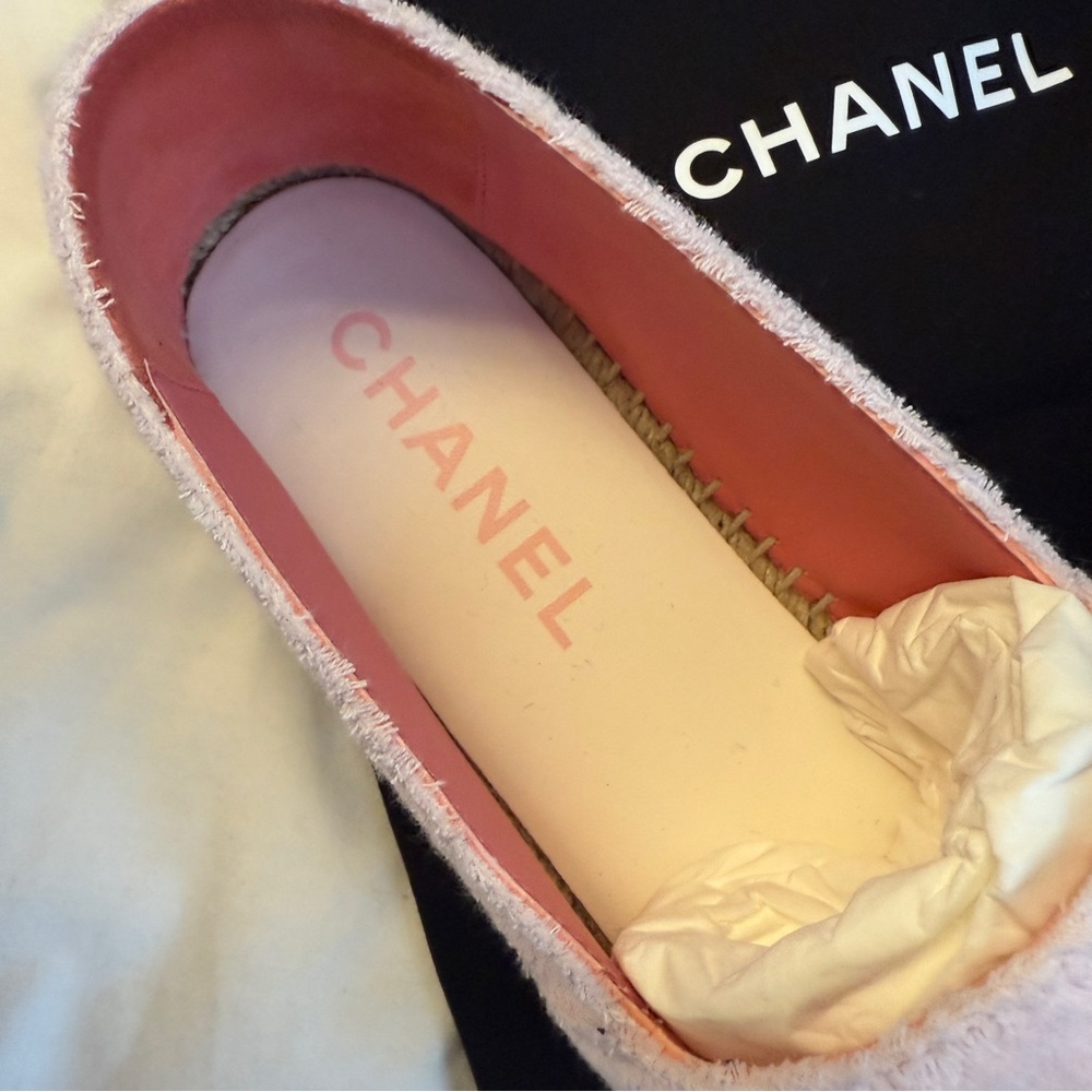 Brand new in Box Chanel pink Terry cloth and leather espadrilles. - Picture 4 of 8